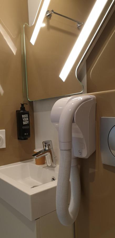 Standard Double Room Shower
