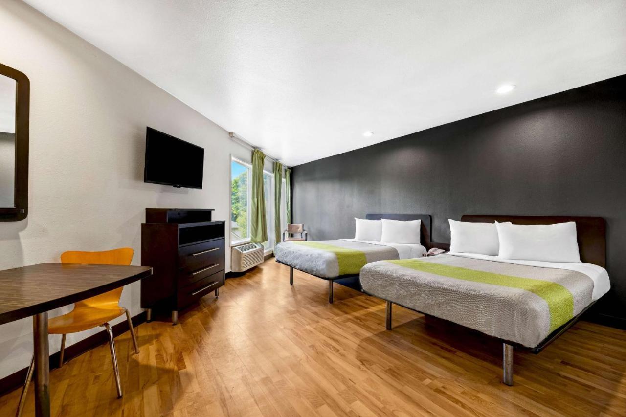 Deluxe Quadruple Room Non-Smoking
