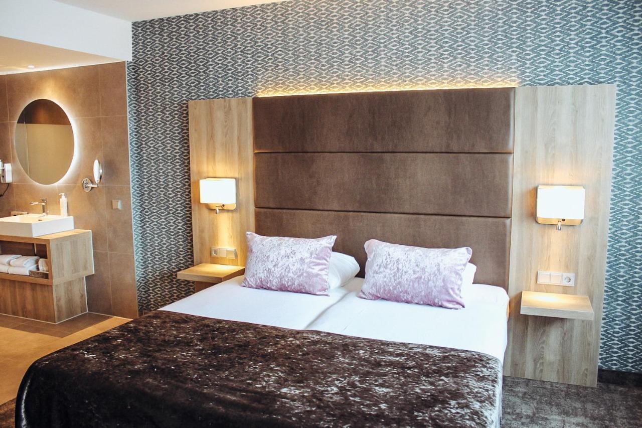 Comfort Double Room with Open Bathroom,1121896338:JPEG