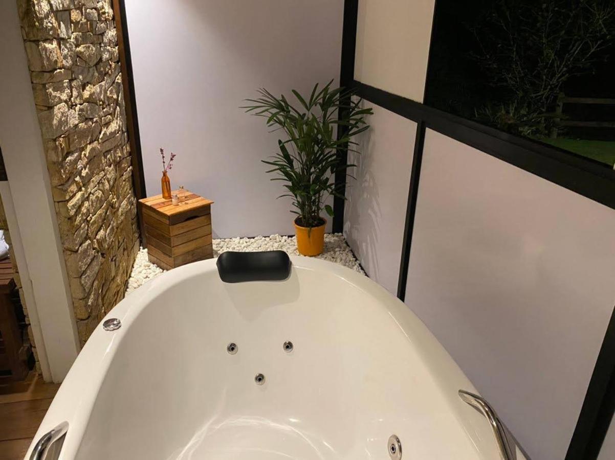 Suíte com Banheira de Hidromassagem