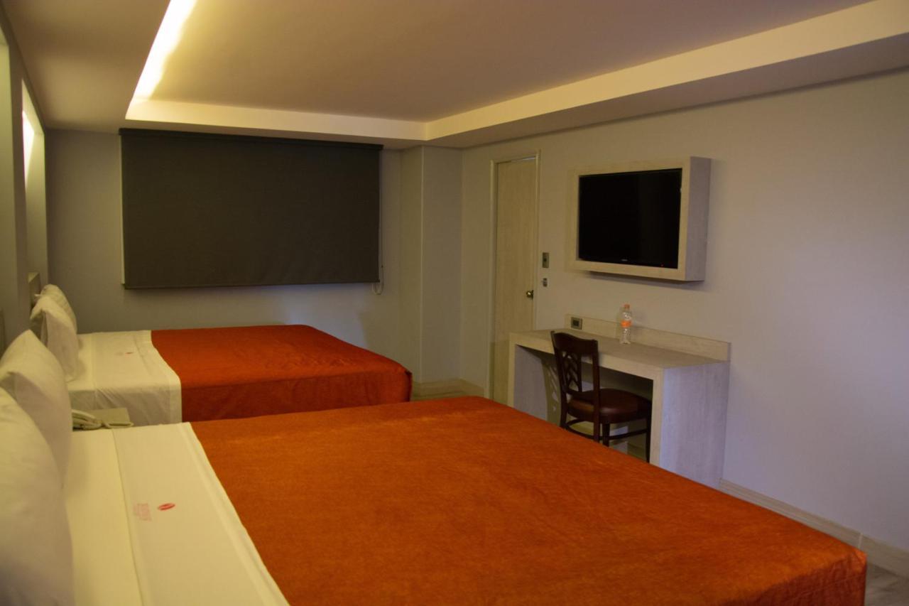 Quarto Duplo Standard com 2 Camas de Casal