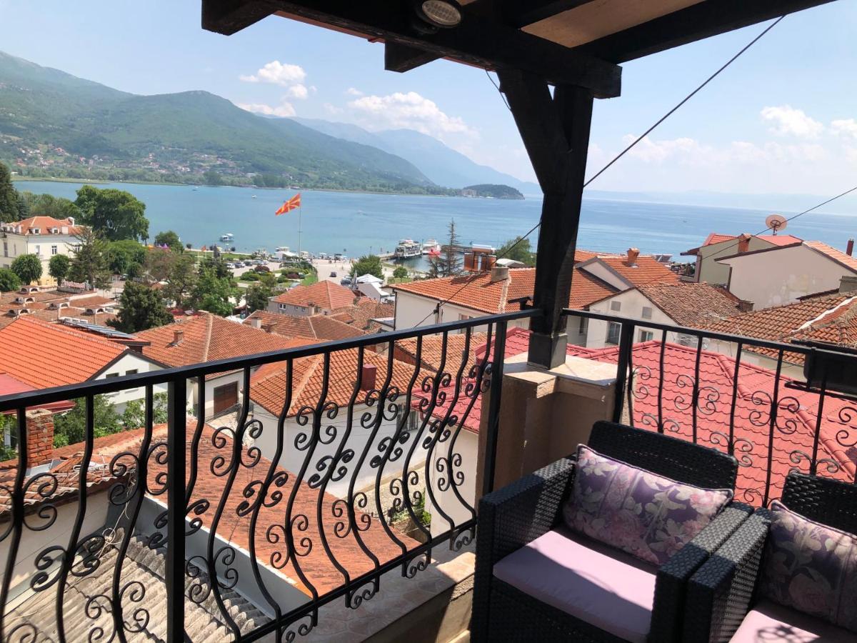 Studio Apartment Balcony Lake View