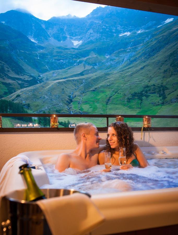 Deluxe Suite Spa Bath