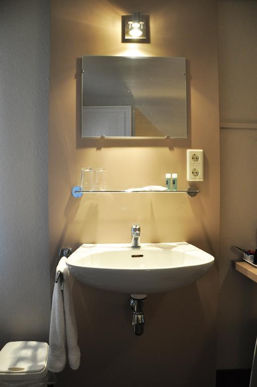 Basic Tweepersoonskamer met Gedeelde Badkamer
