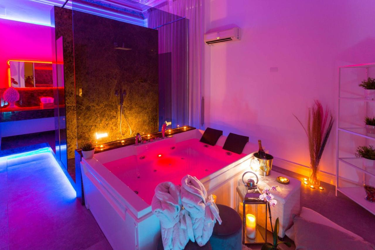 Suite mit Kingsize-Bett mit Whirlpool