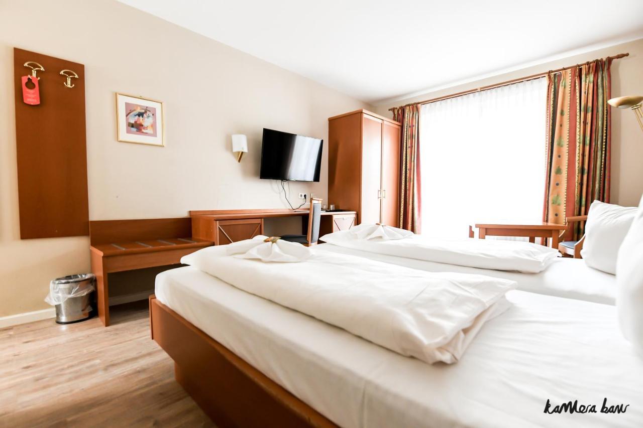 Quarto com 2 Camas de Solteiro e Terraço
