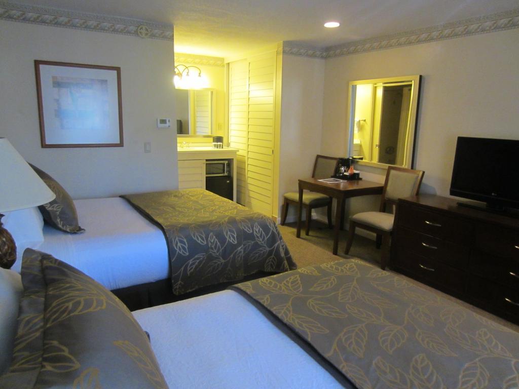 Queen Room Two Queen Beds