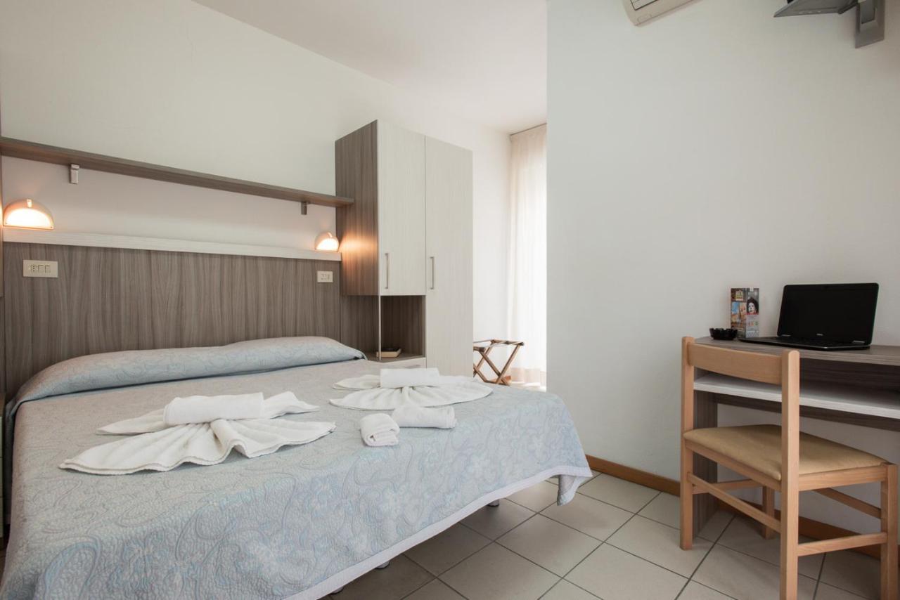 Double or Twin Room,1127071629:JPEG
