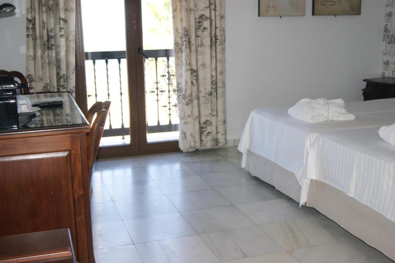 Double or Twin Room Sea View