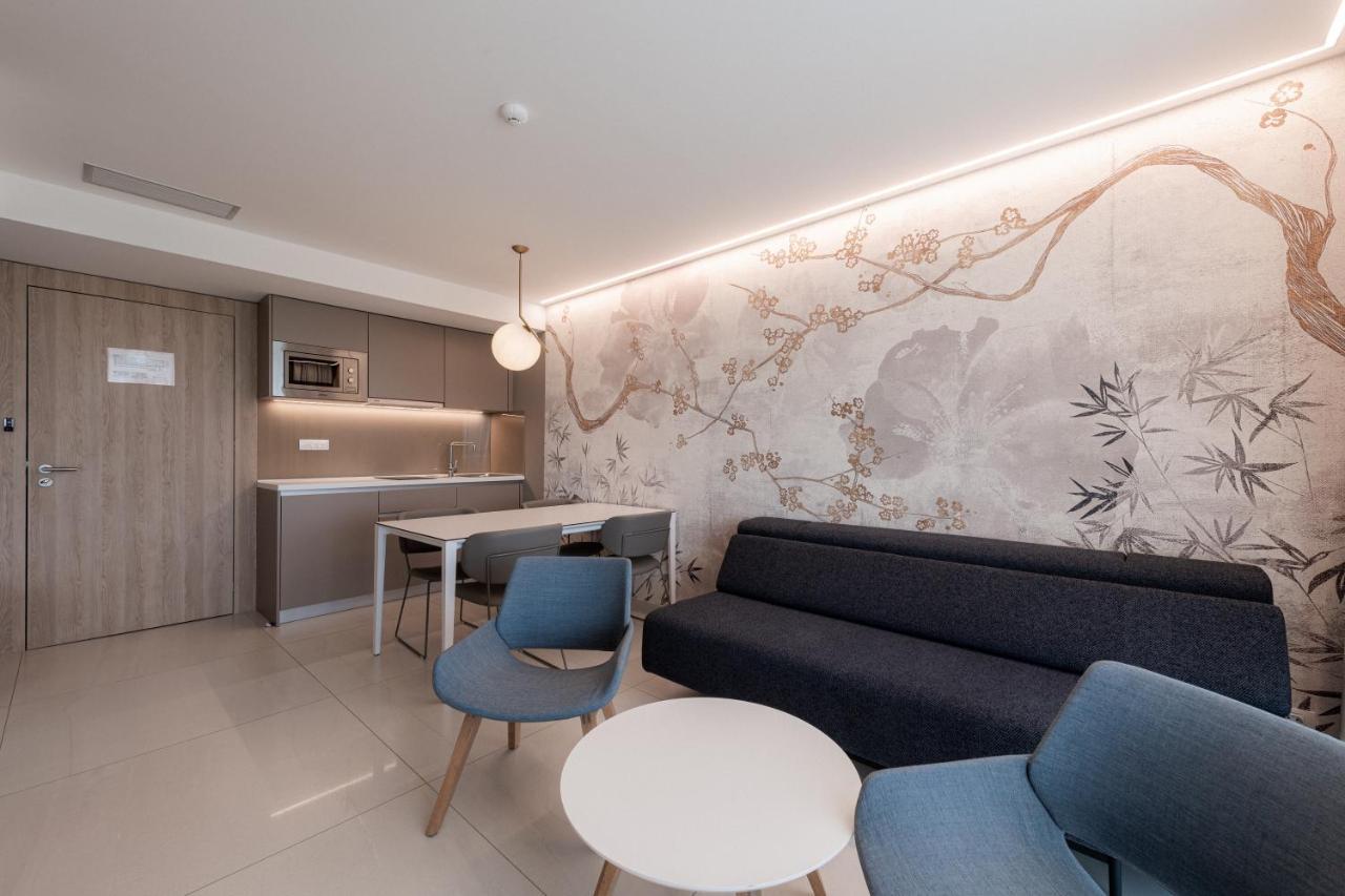 One-Bedroom Apartment Balcony Sea View