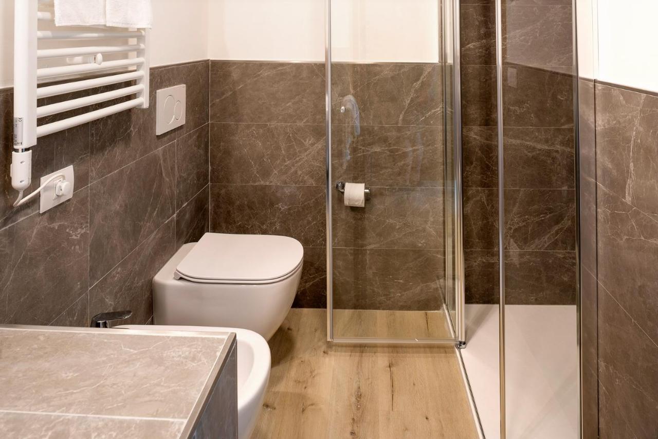 Deluxe One-Bedroom Apartment