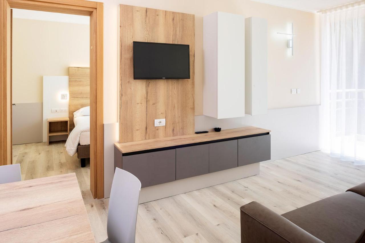 Deluxe One-Bedroom Apartment