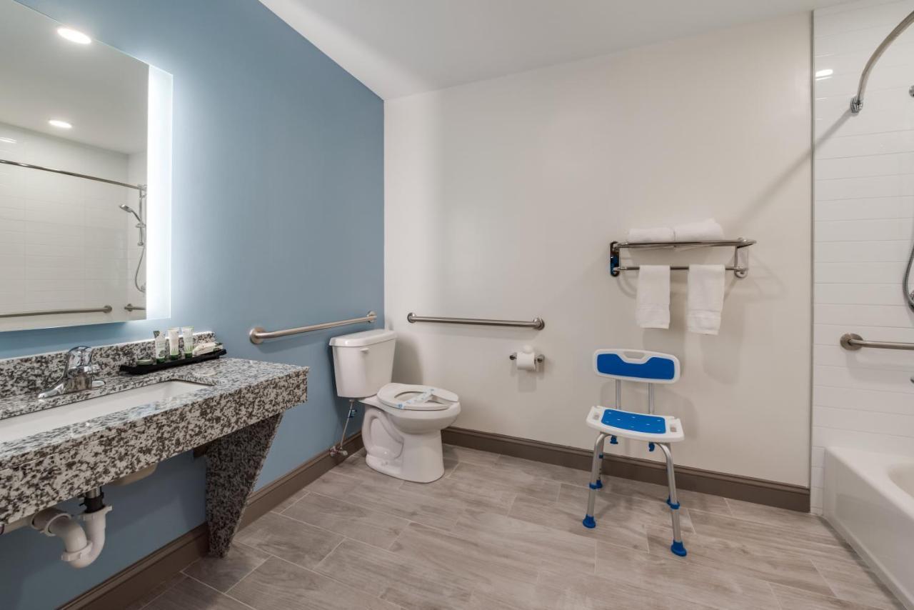 Deluxe King Room Disability Access Smoke Free