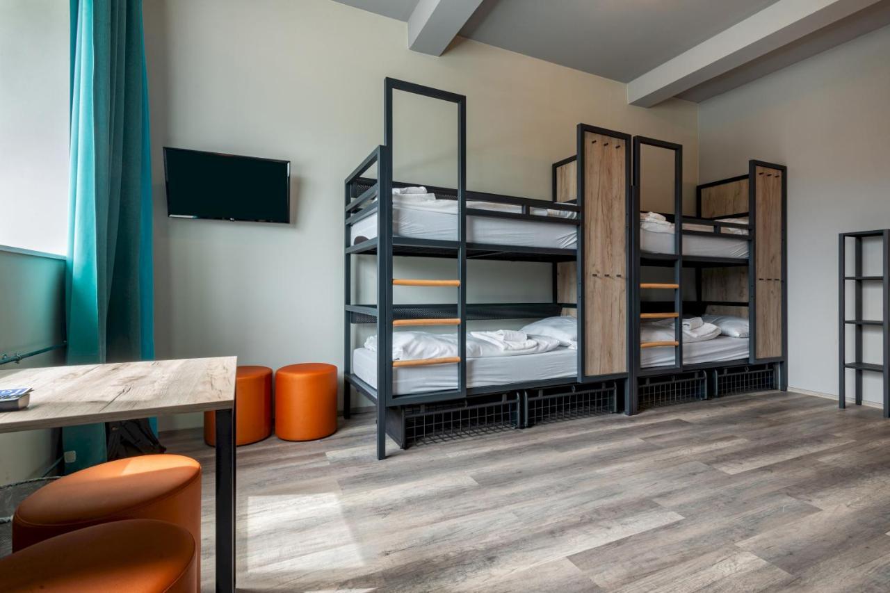 Bed 6-Bed Dormitory Room