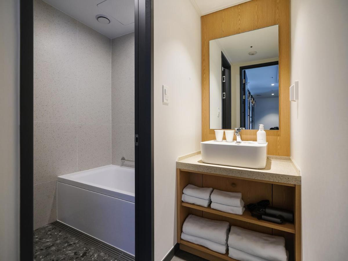 Suite room With Complimentary Breakfast