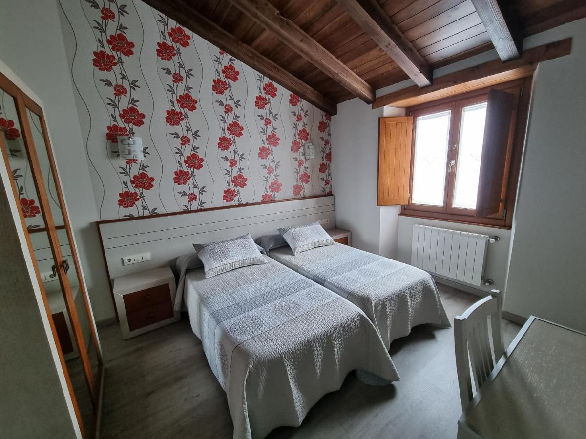 Twin Room Private Bathroom
