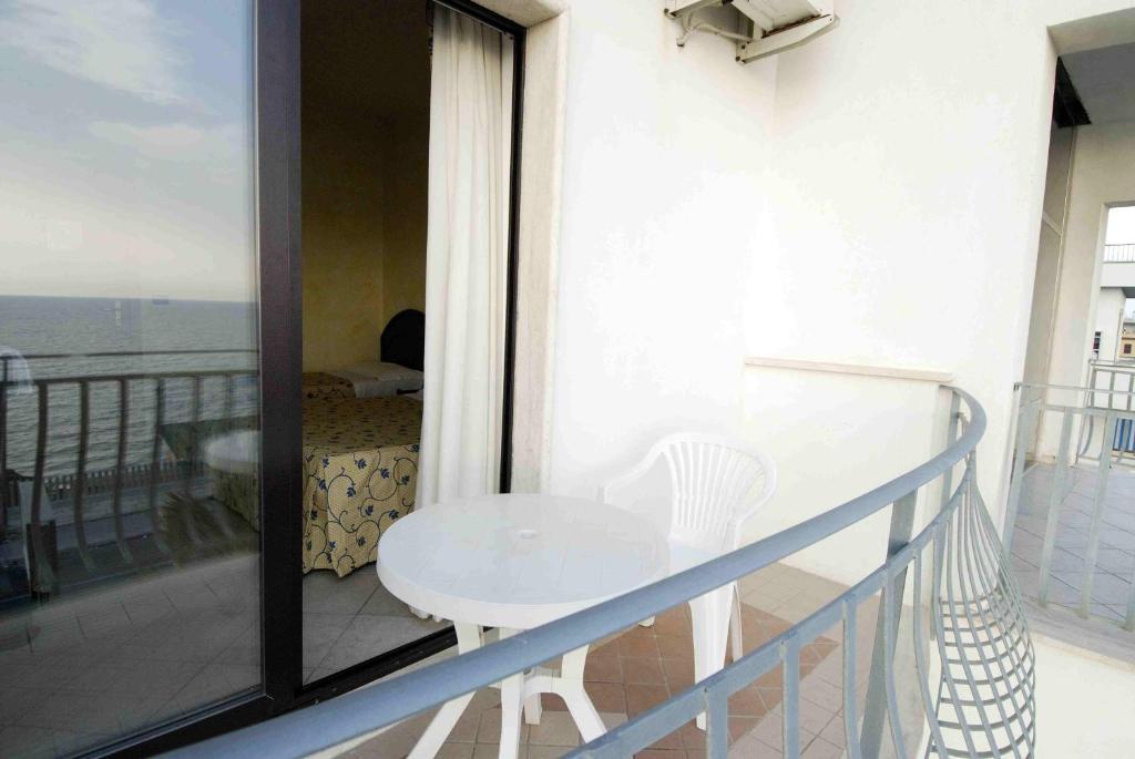 Double or Twin Room Sea View