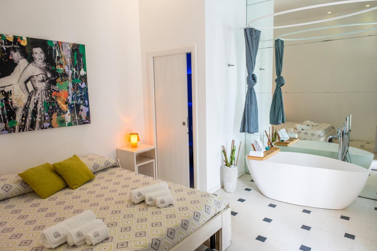 Deluxe Double Room Bath