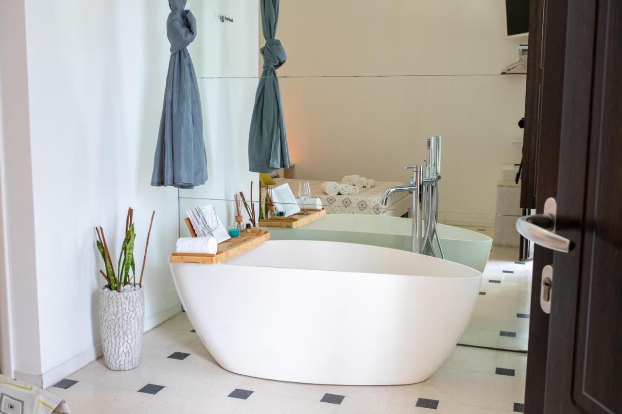 Deluxe Double Room Bath