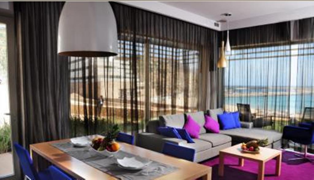 One-Bedroom Apartment Balcony Sea View