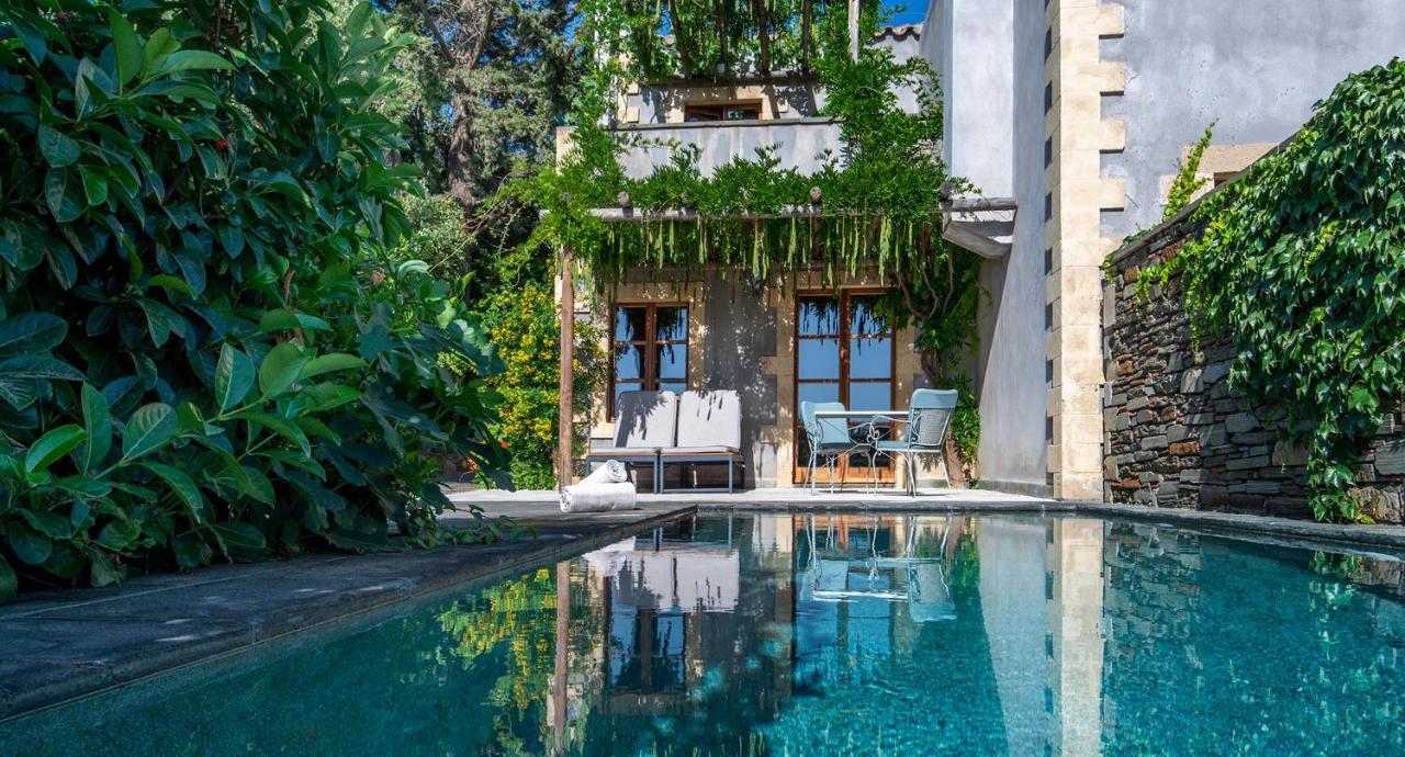 Villa Kinsterna avec Piscine