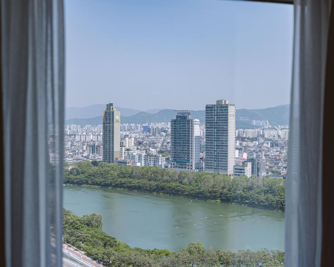 Deluxe Twin Room Lake View