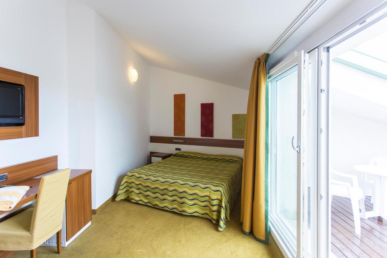 Double Room with Balcony,1554856057:JPEG