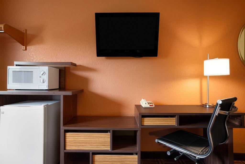 Queen Room - Disability Access/Non-Smoking