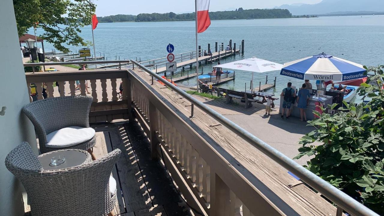 Großes Doppelzimmer mit Seeblick und Balkon