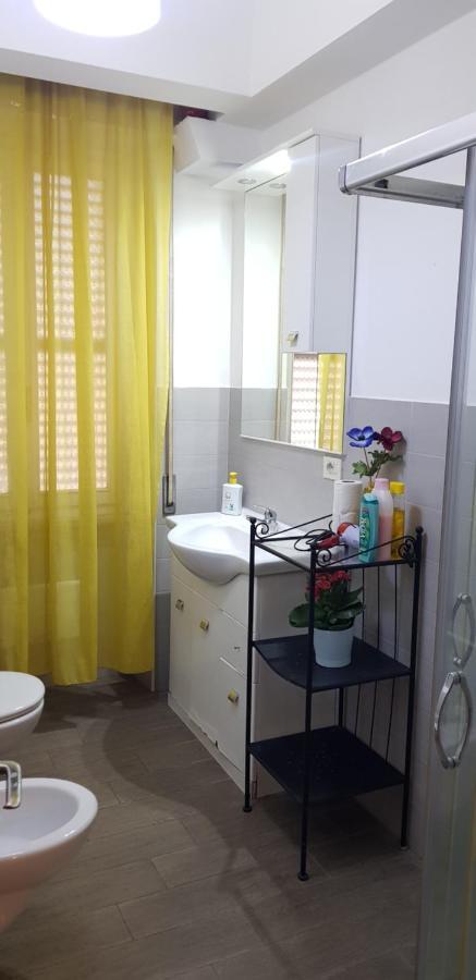 Camera Matrimoniale con Bagno in Comune