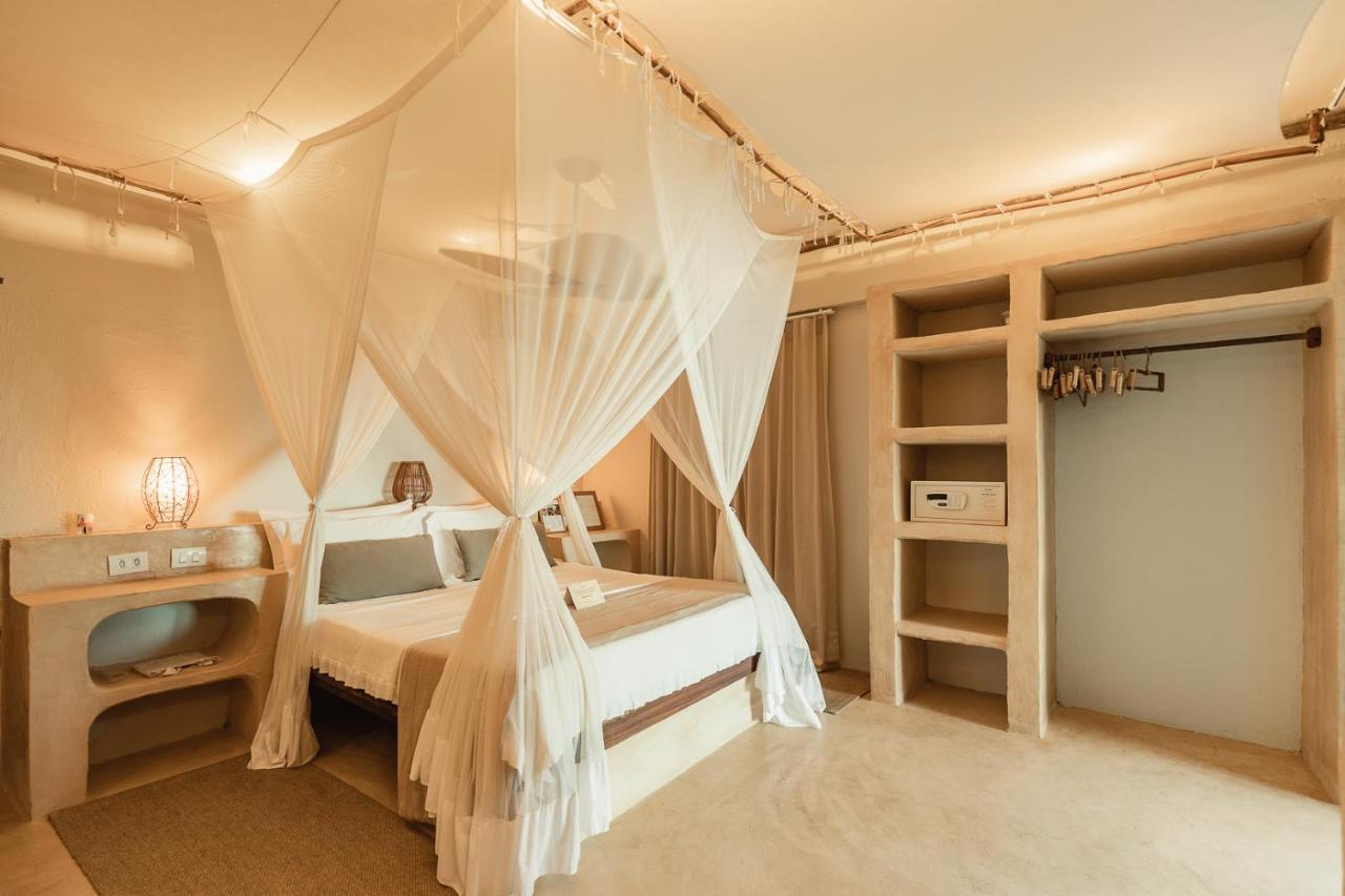 Suíte Deluxe com Vista do Mar e Banheira de Hidromassagem.