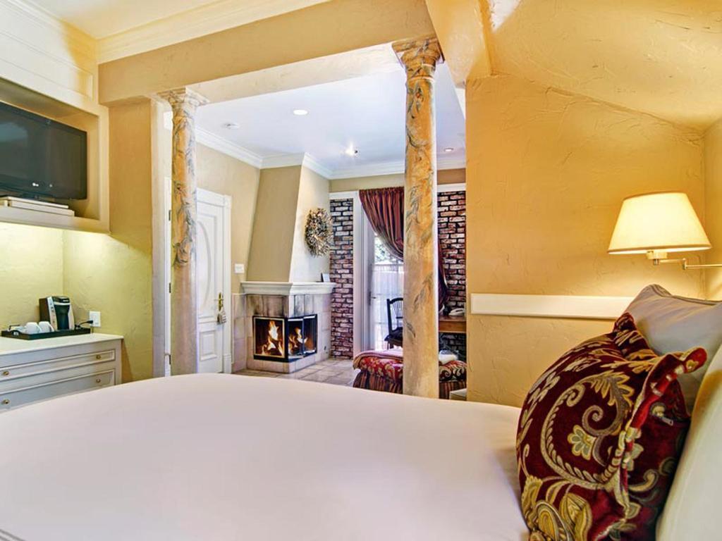 Deluxe Queen Suite Cote D'Azur