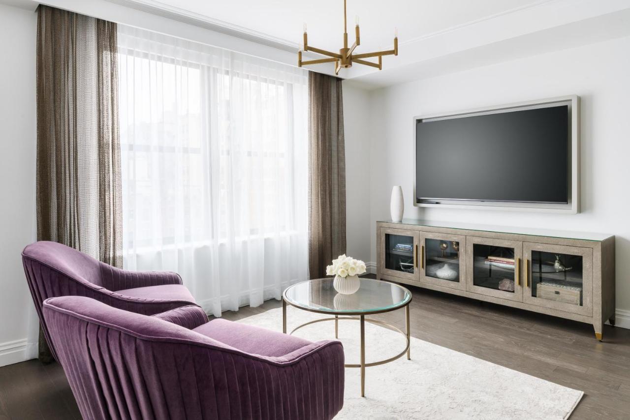 Junior Queen Suite