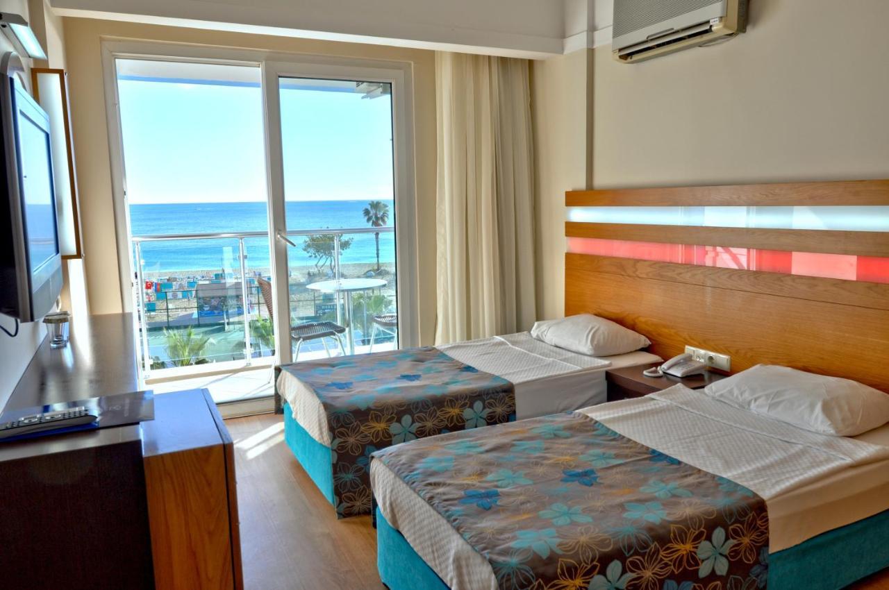 Standaard Tweepersoonskamer met 1 of 2 Bedden en Uitzicht op Zee