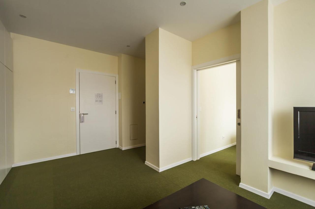 Standard Suite,1136850685:JPEG