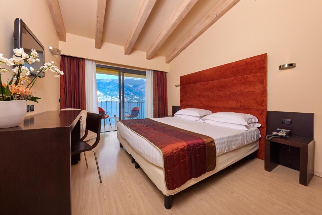 Deluxe Double or Twin Room Lake View