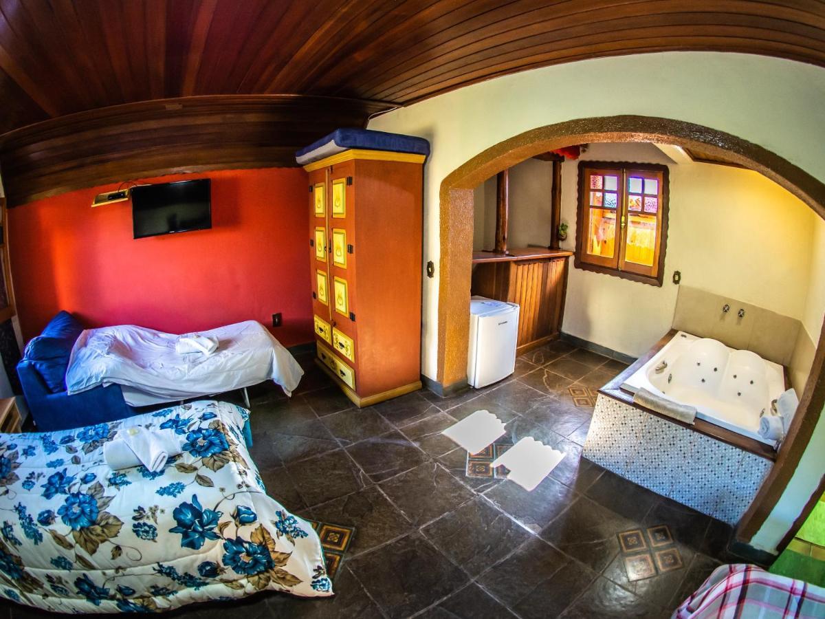 Master Chalet spa bath
