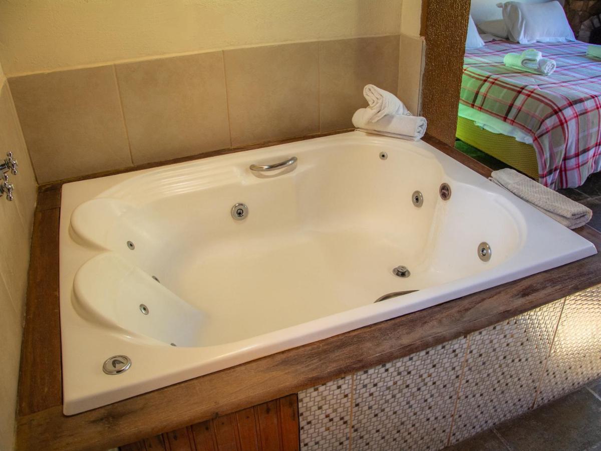 Master Chalet spa bath