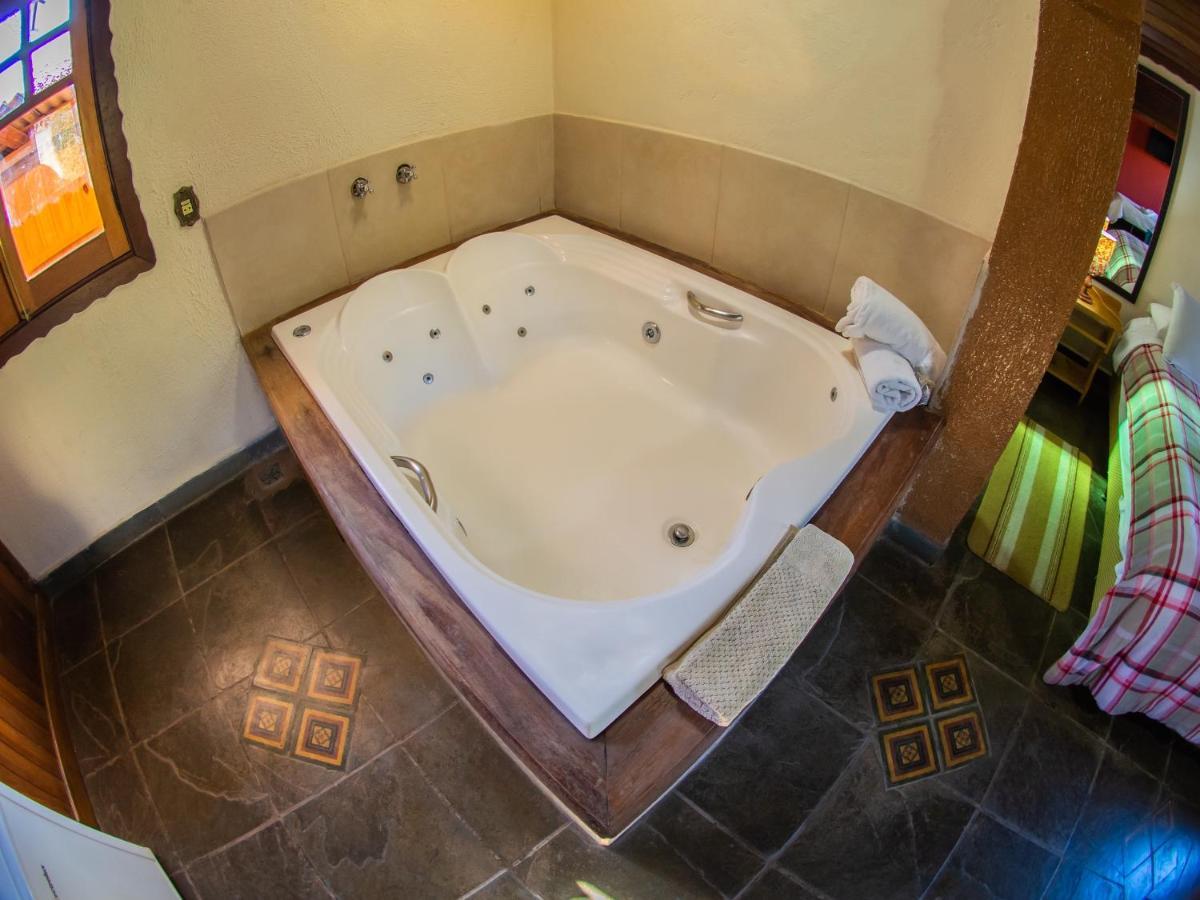 Master Chalet spa bath