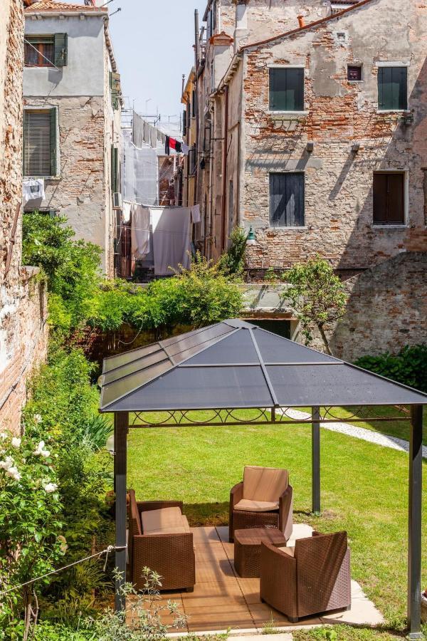 Apartamento com 1 Quarto e Vista Jardim