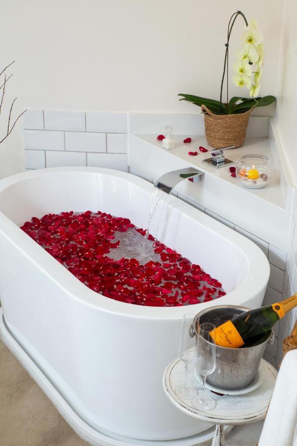Loft Suite bathtub sea view