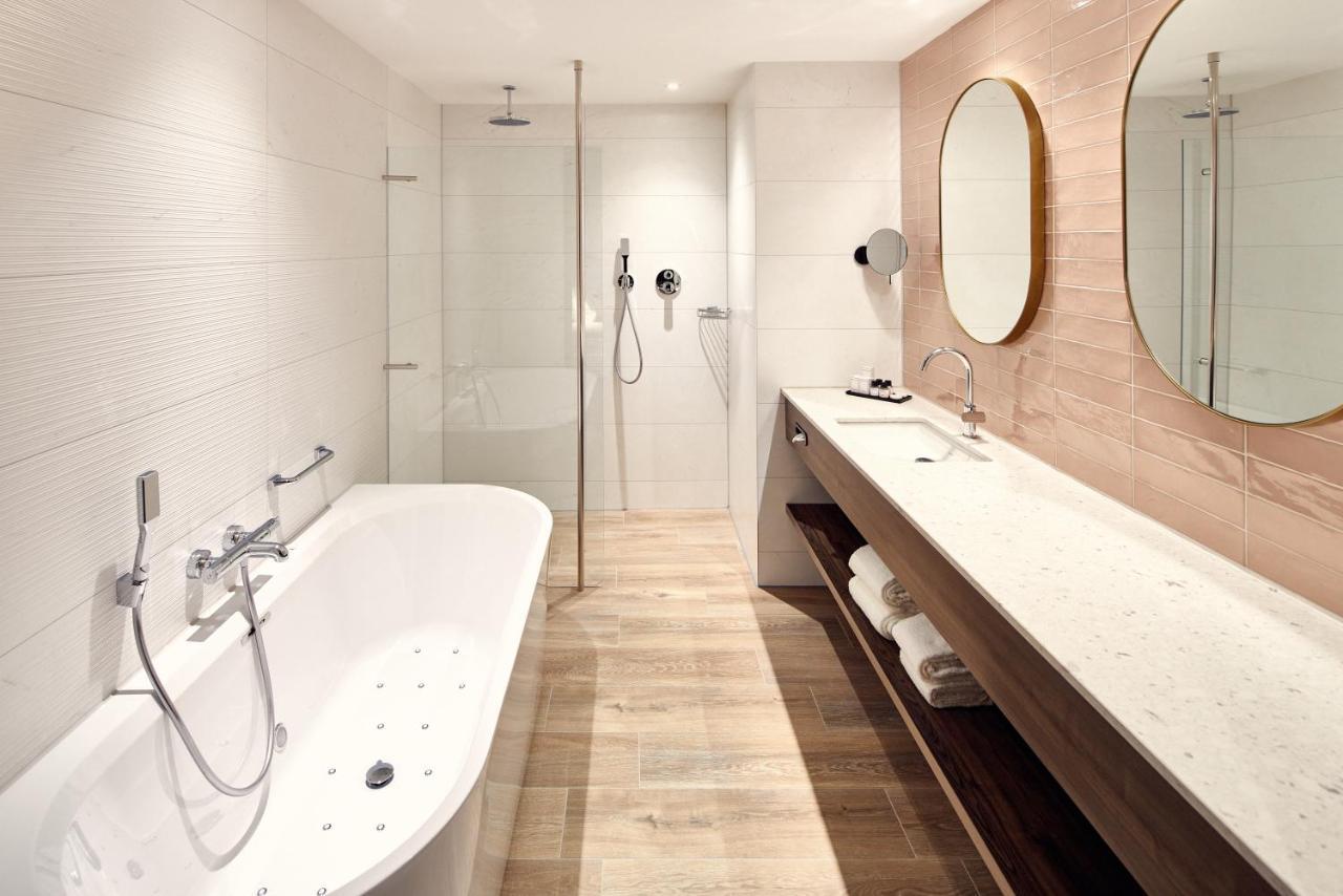 Deluxe Plus Atrium Room