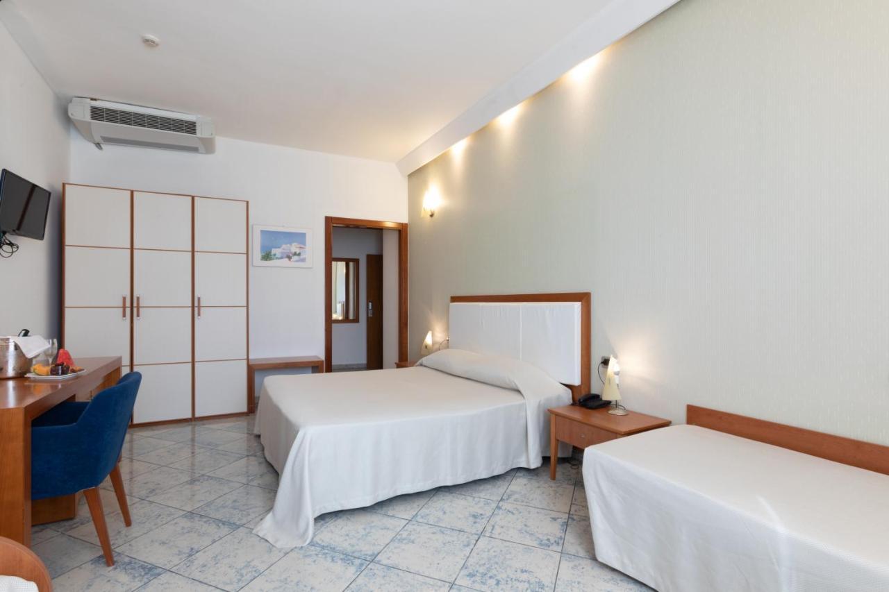 Deluxe Quadruple Room,1137945400:JPEG
