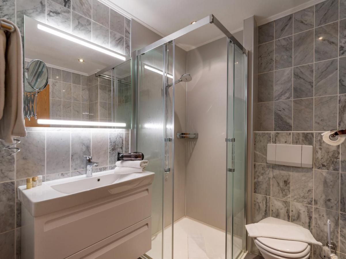 Superior One-Bedroom Apartment