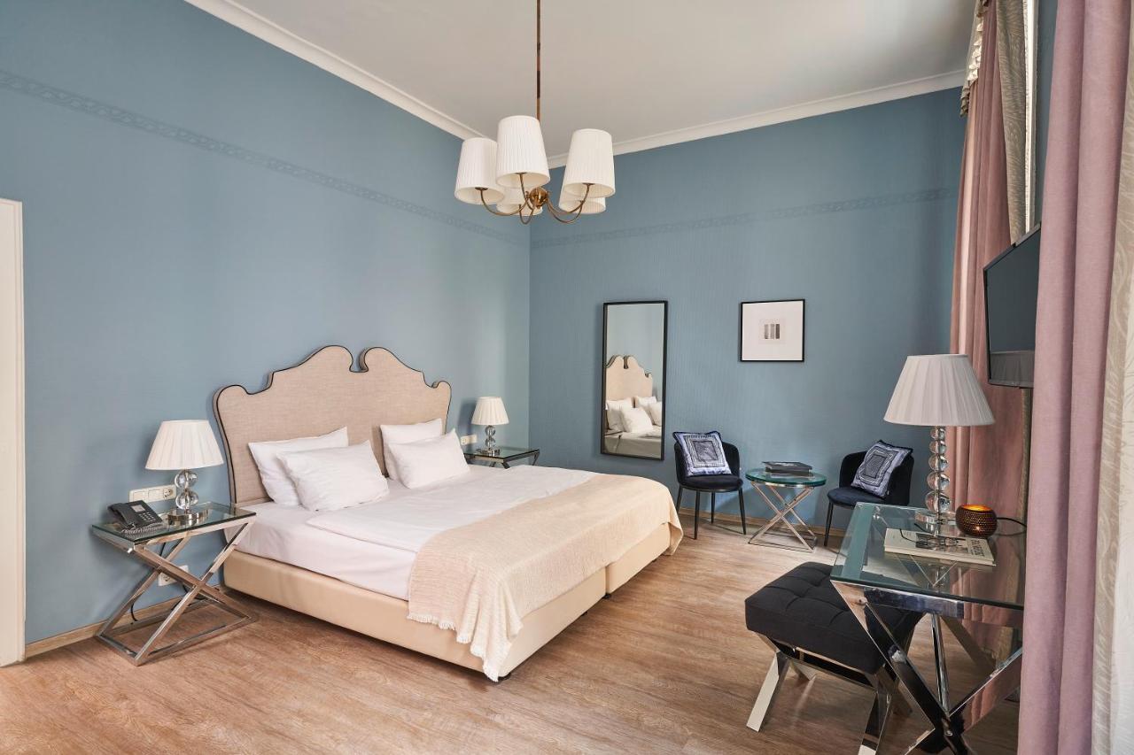 Deluxe Double or Twin Room Minibar drinks of charge