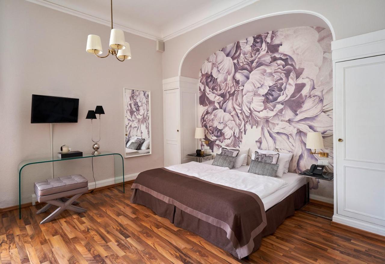 Deluxe Double or Twin Room Minibar drinks of charge
