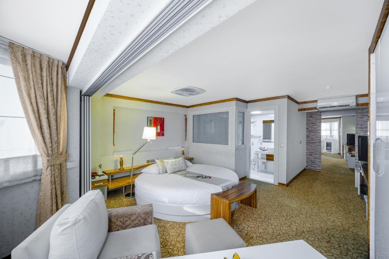 Honeymoon Suite