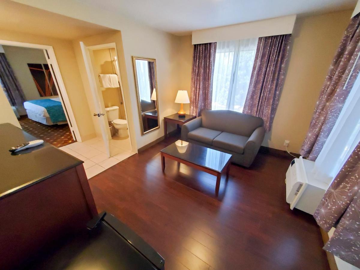 King Suite - Non-Smoking,1217018668:JPEG