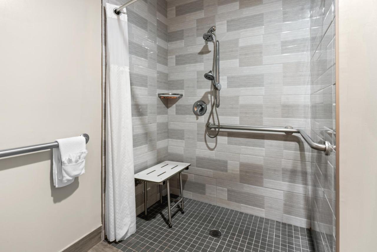 Standard Queen Room Two Queen Beds Disability Access