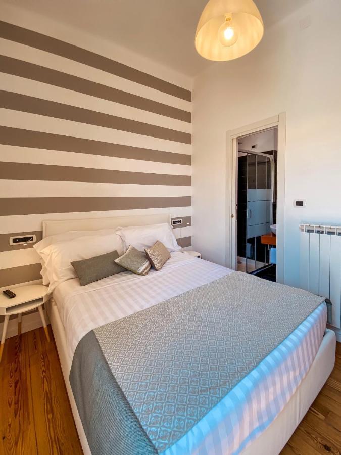 Single Room with Balcony,641265825:JPEG